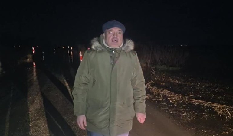 Edirne’de Meriç Nehri seddesi patladı, yol kapanma tehlikesi ile karşı karşıya