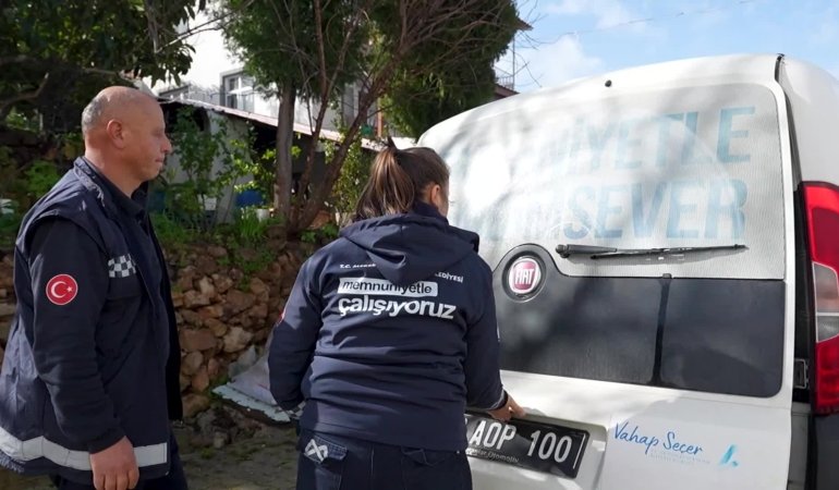 Mersin Büyükşehir Belediyesi,  13 ilçede bakıma ihtiyaç duyan vatandaşlara desteğini sürdürüyor