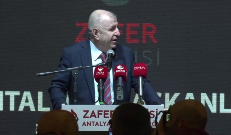 Ümit Özdağ: Vatandaşlığı değiştirenler, vatanı değiştirmeye hazırlanıyor demektir. Buna izin vermeyiz