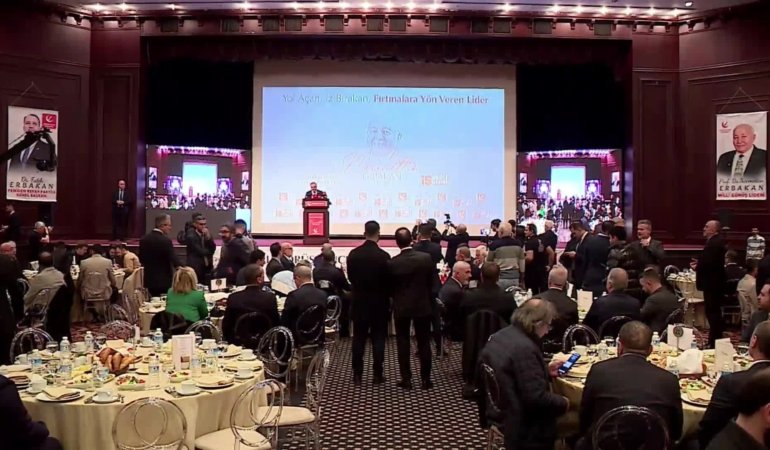 Necmettin Erbakan anılıyor…İBB Başkanvekili Nuri Aslan: “Türkiye’de sağ-sol bir araya gelmez derlerdi. Milli Selamet-CHP koalisyonu ile bütün tabuları yıktılar”