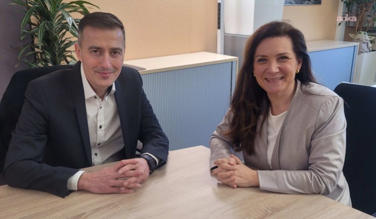 Almanya’da görev yapan Türk öğretmen Serhat Gökce’ye prestijli eğitim ödülü