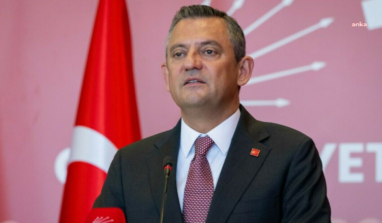 Özgür Özel: “Bir haftalık süreyi Akın Gürlek’e verdim, kendime süre vermedim. 11 Mart’ı beklemek istiyorum ki devletin kaydına girsin”