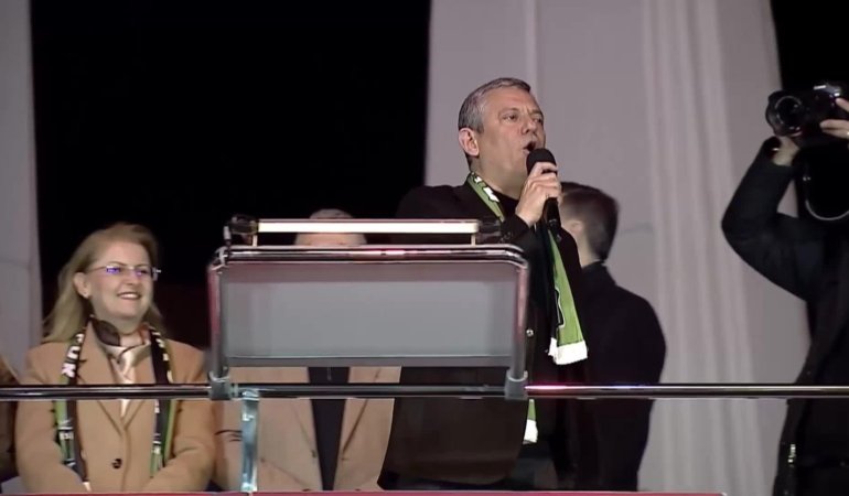 CHP’nin Bakırköy mitingi… Özgür Özel: “Dokuz aydır iddianame yazılmıyor, ne bulduysanız yazın, hakim karşısına arkadaşlarımızı çıkarın”