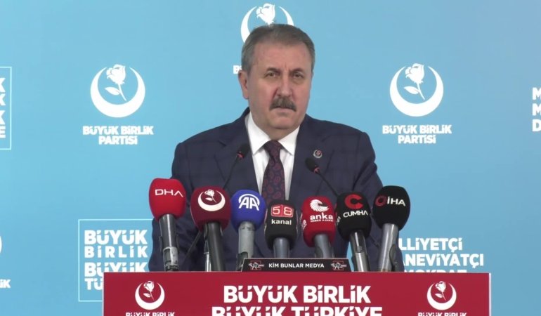 Mustafa Destici: “Gerçek bir barış hedefleniyorsa bunun yolu, hükümlü bir örgüt liderine yeni payeler vermek değildir”