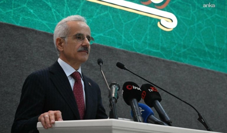 Bakan Uraloğlu: 15 yaşından küçük çocuklar sosyal paylaşım sitelerinde hesap açamayacak