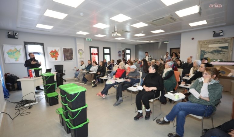 Efes Selçuk’ta düzenlenen “Bokaşi Ev Tipi Kompost Eğitimi”ne yoğun katılım