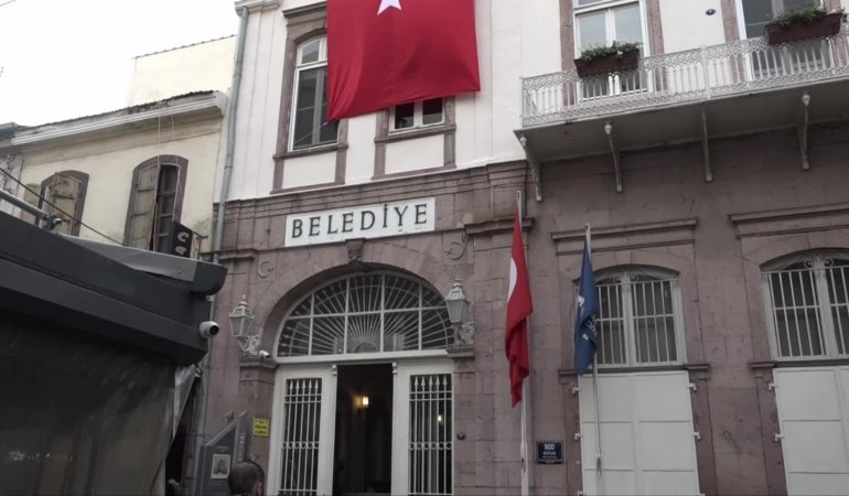 Cemil Tugay: “Hükümetten olmayan belediyelerin hizmetlerini aksatmak için her şeyi yapıyorlar”