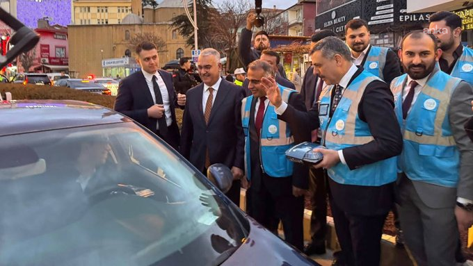 CHP’li Enginyurt’tan İçişleri Bakanı Çiftçi’nin AK Parti Gençlik Kolları yeleği giymesine tepki