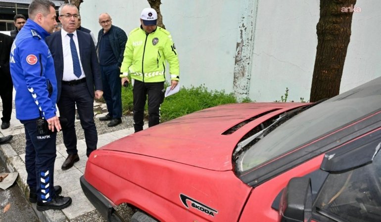 Manisa Büyükşehir Belediyesi sahipsiz ve hurda araçları kaldırıyor