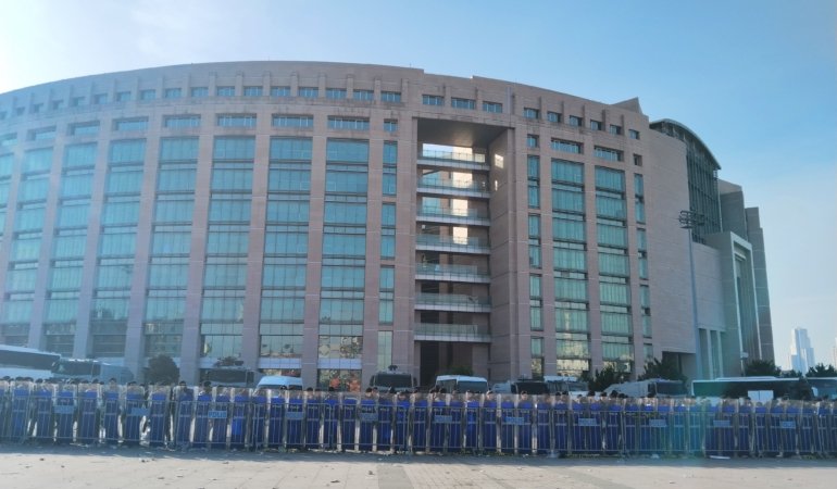 Gazeteciler Çakır, Oğhan ve Sevinç hakkındaki adli kontrol ve yurt dışı yasağı kaldırıldı